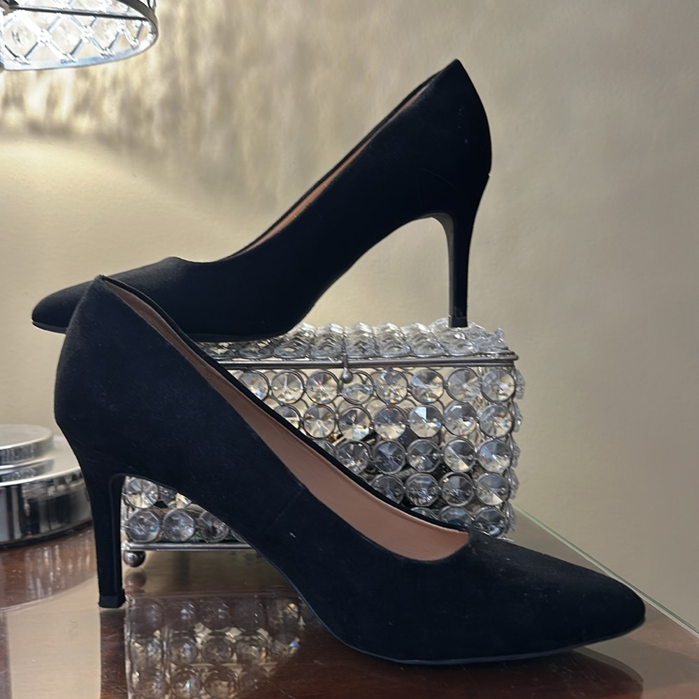 LNC Black Suede Pumps 6.5🫶